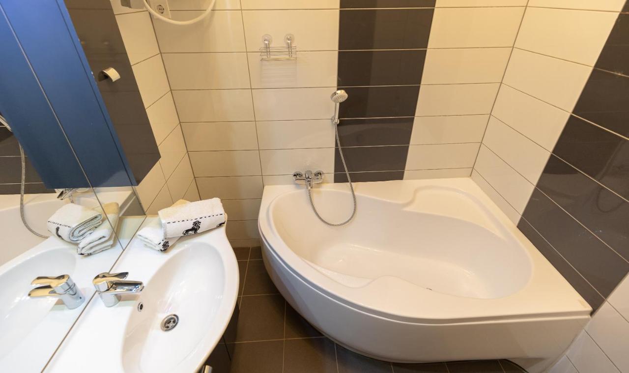 Wiky'S Apartman With 3Bathrooms Budapest Eksteriør bilde